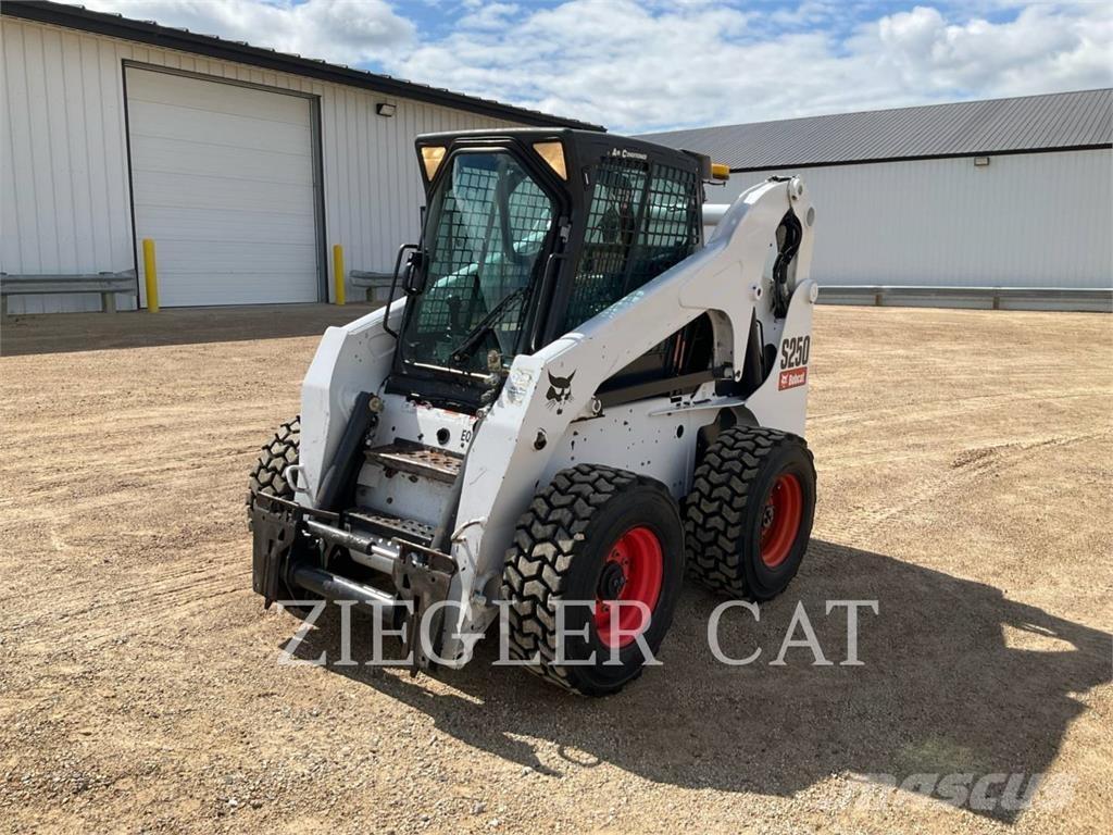 Bobcat S250 Міні-навантажувачі