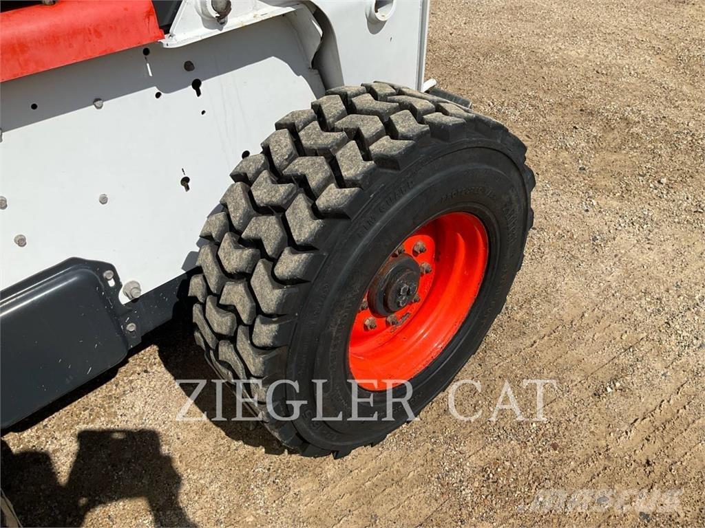 Bobcat S250 Міні-навантажувачі