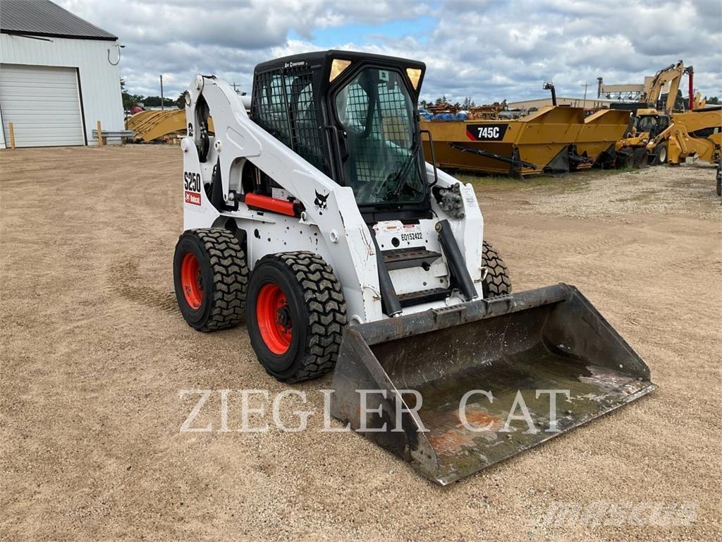 Bobcat S250 Міні-навантажувачі