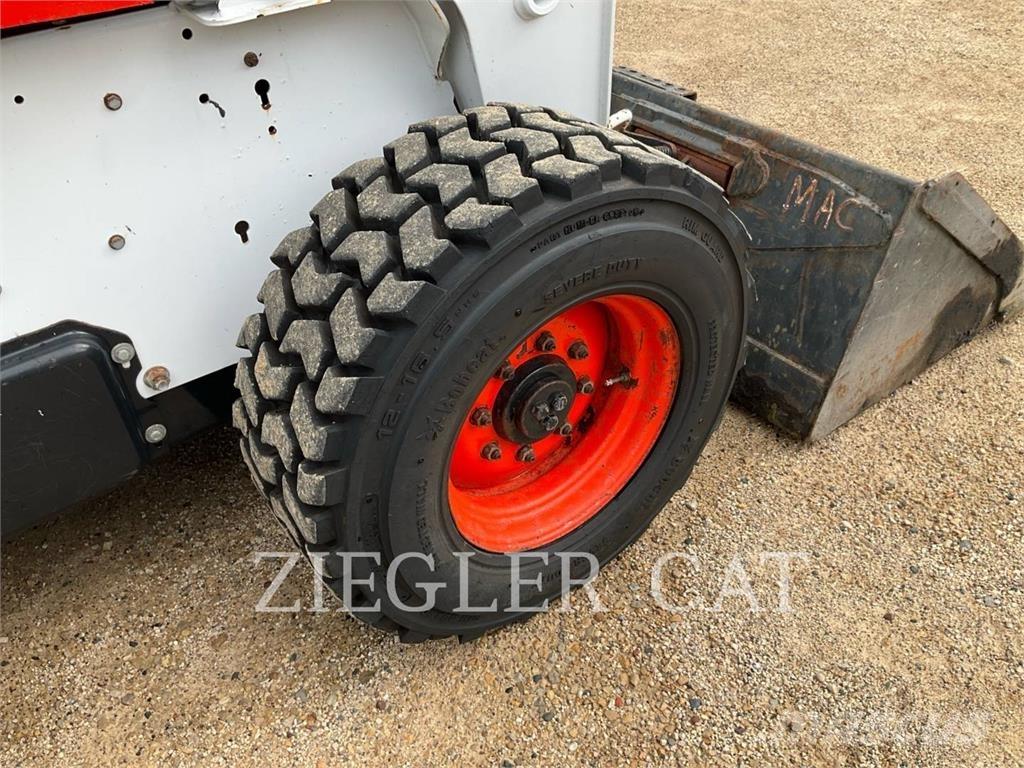 Bobcat S250 Міні-навантажувачі