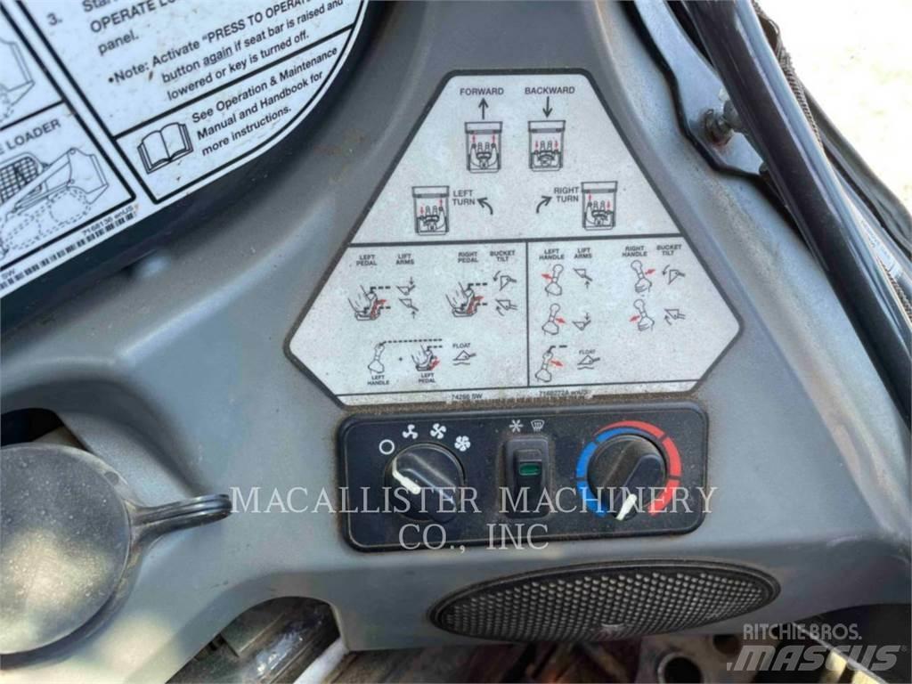 Bobcat S590 Міні-навантажувачі