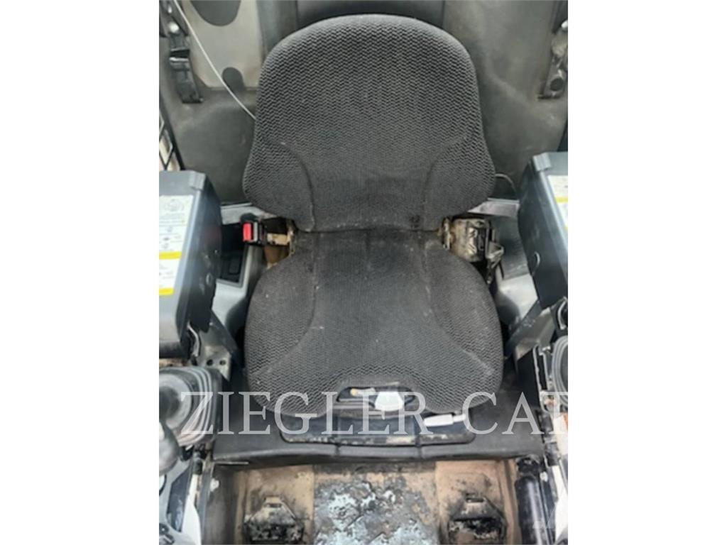 Bobcat T770 Гусеничні вантажники