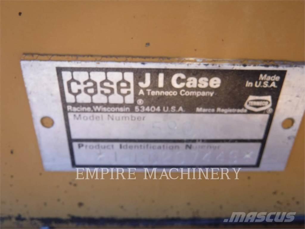 CASE 590 Екскаватори-навантажувачі