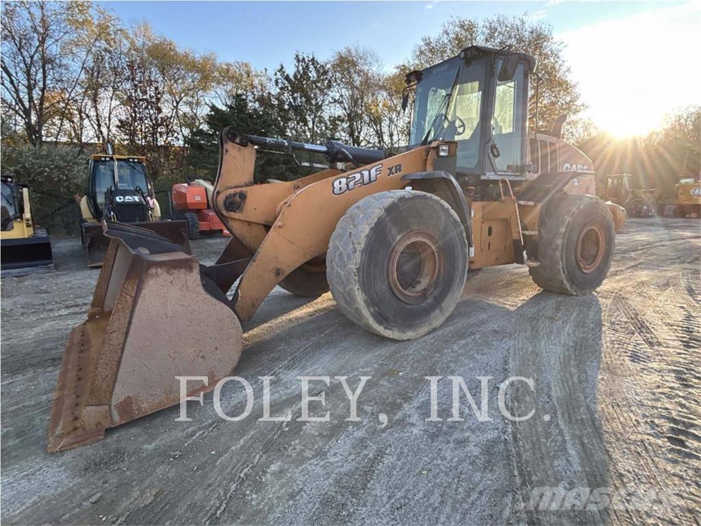 CASE 821F Фронтальні навантажувачі