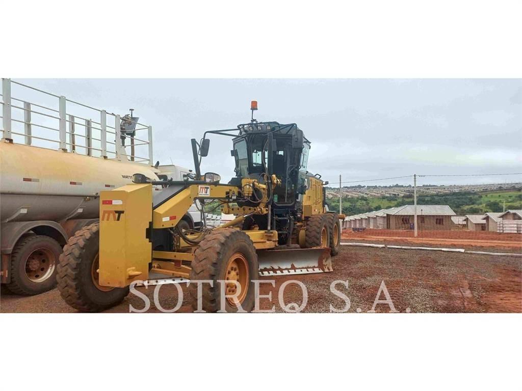CAT 120 Грейдери