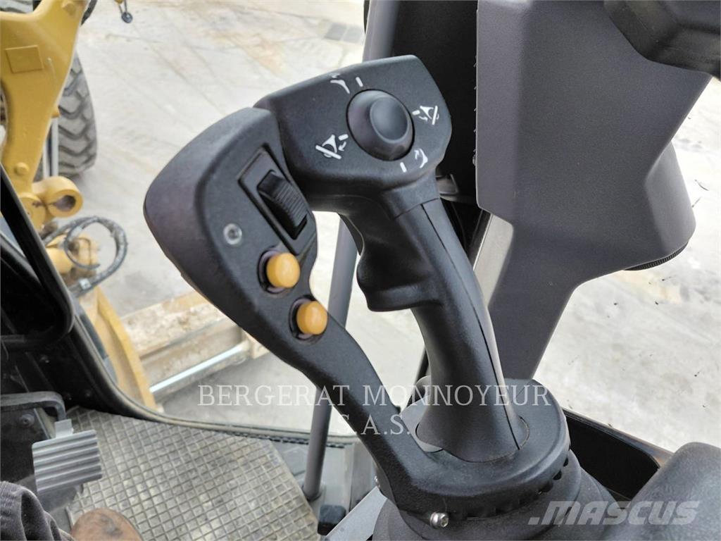 CAT 120 Грейдери