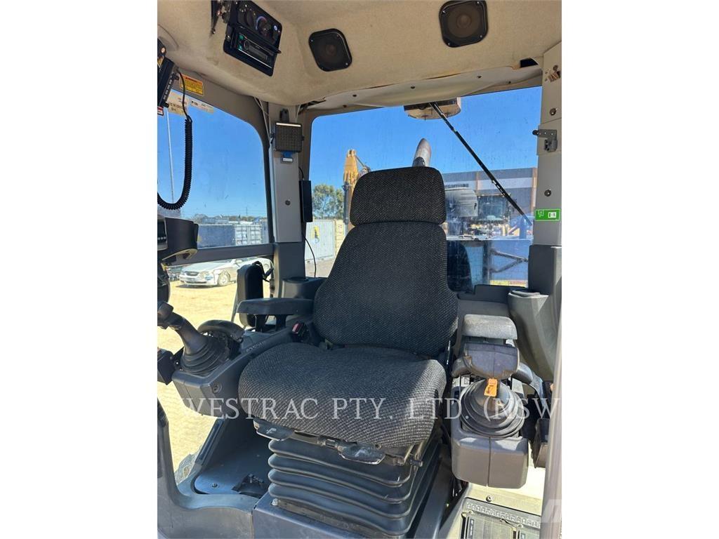 CAT 12M Грейдери