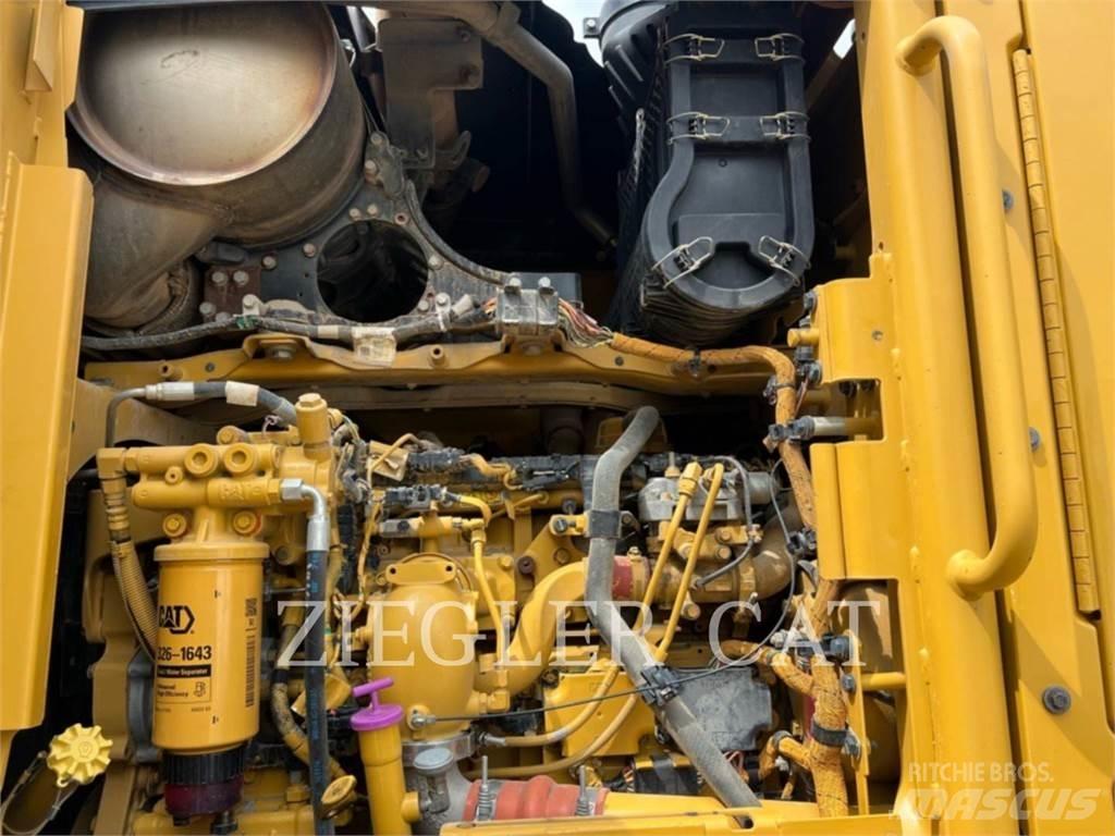 CAT 12M2AWD Грейдери