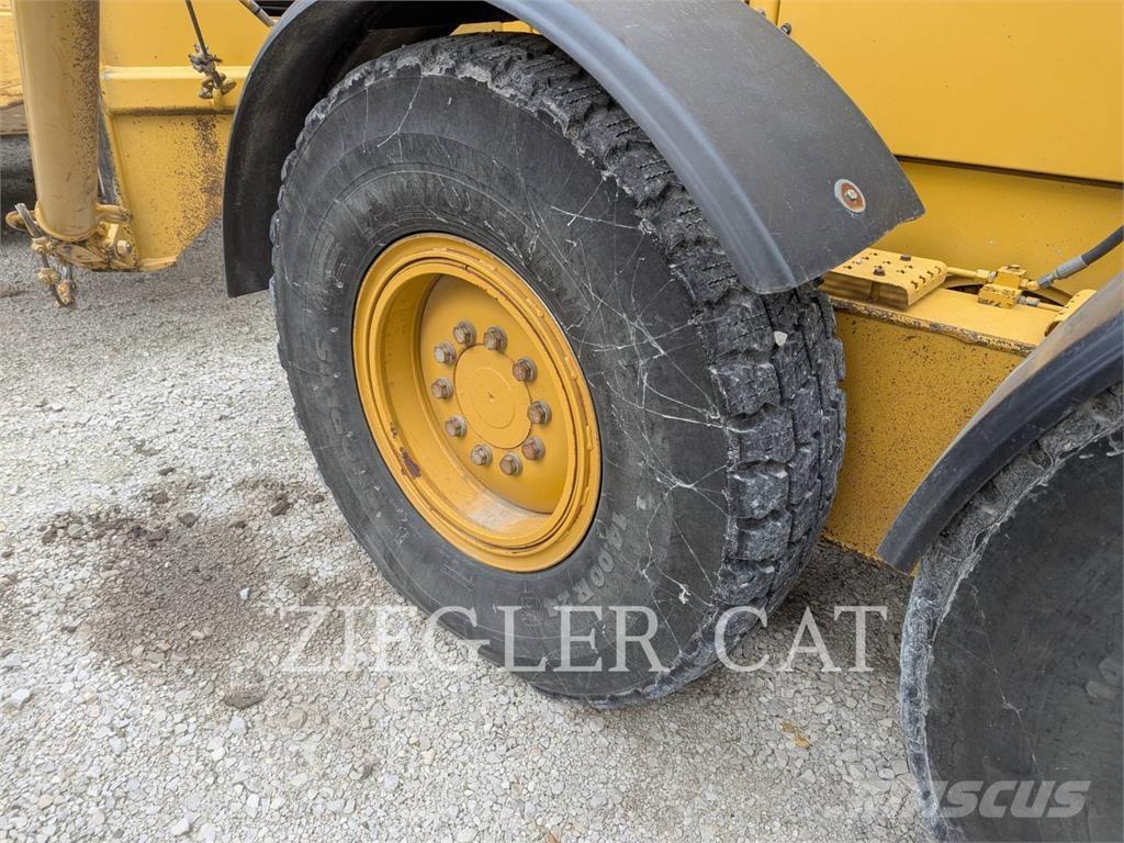CAT 12M2AWD Грейдери