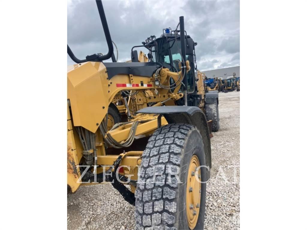 CAT 12M2AWD Грейдери