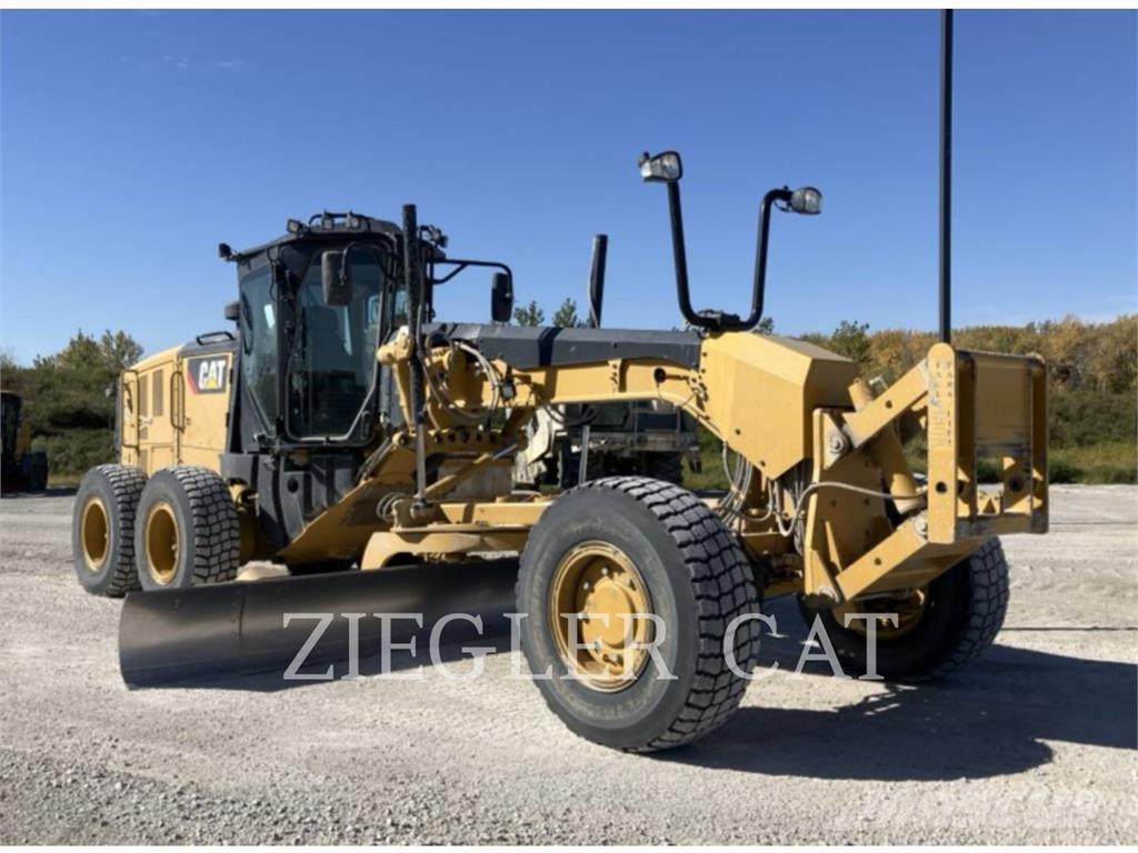 CAT 12M3AWD Грейдери