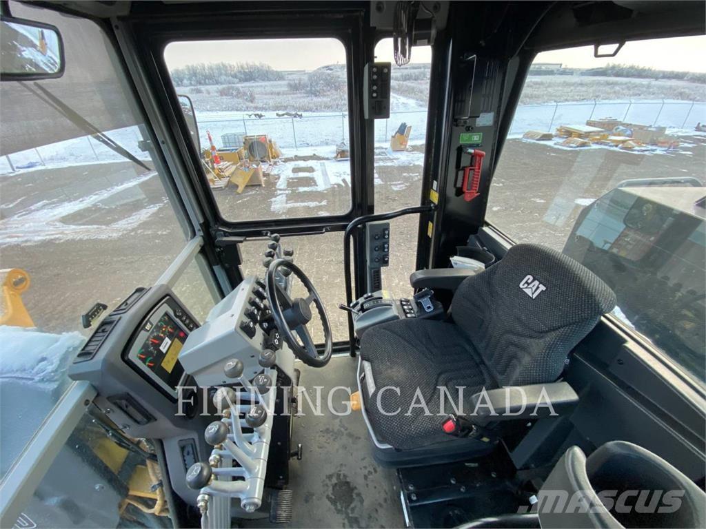 CAT 140M AWD Грейдери