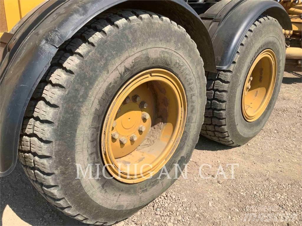 CAT 140M2 AWD Грейдери