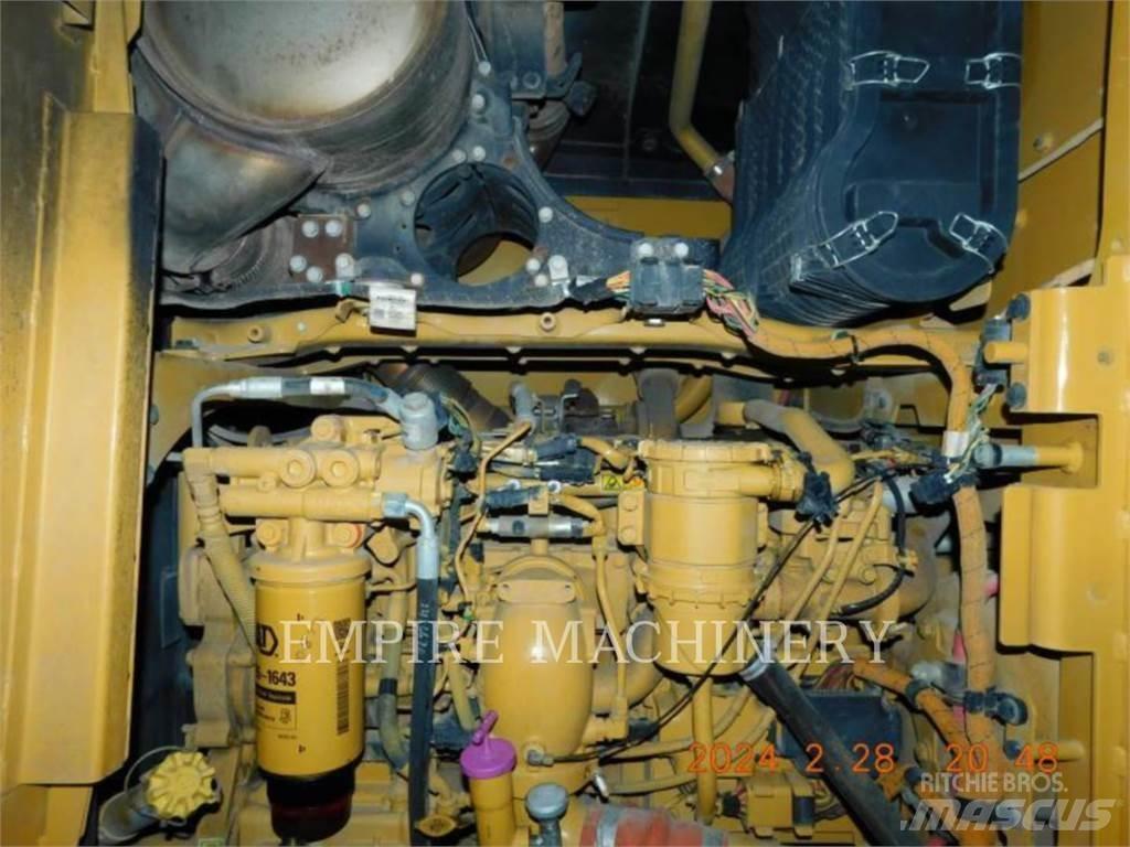 CAT 140M2 AWD Грейдери
