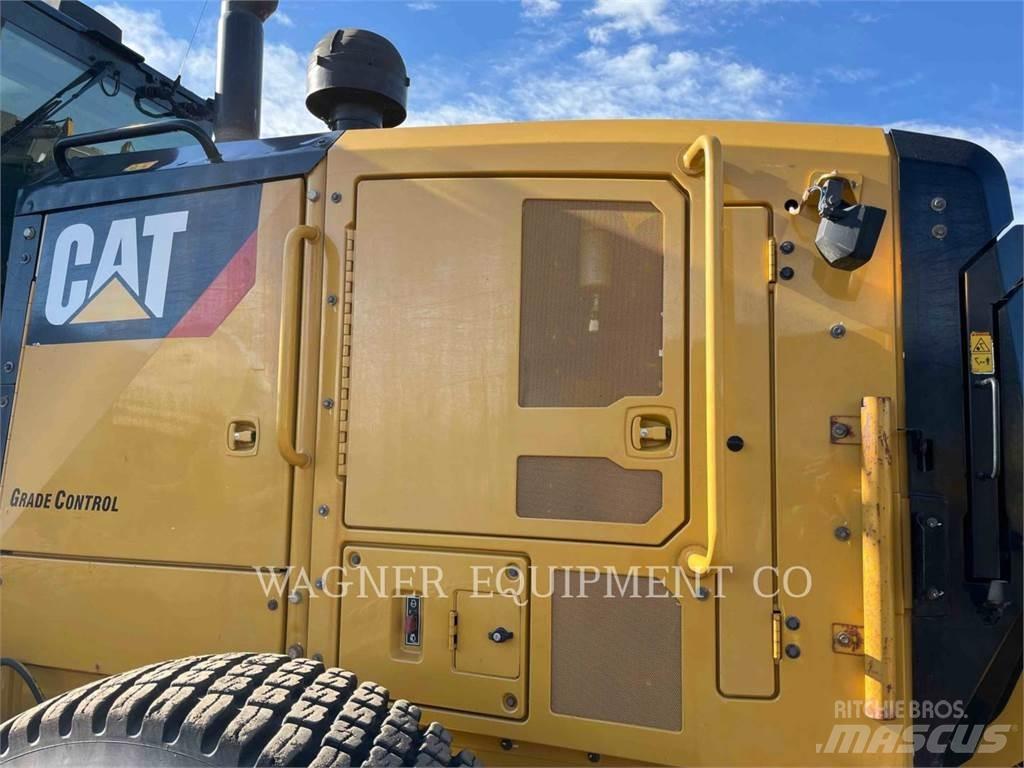 CAT 140M3 AWD Грейдери