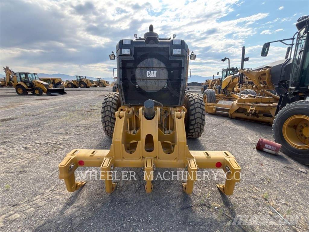 CAT 150 15 Грейдери