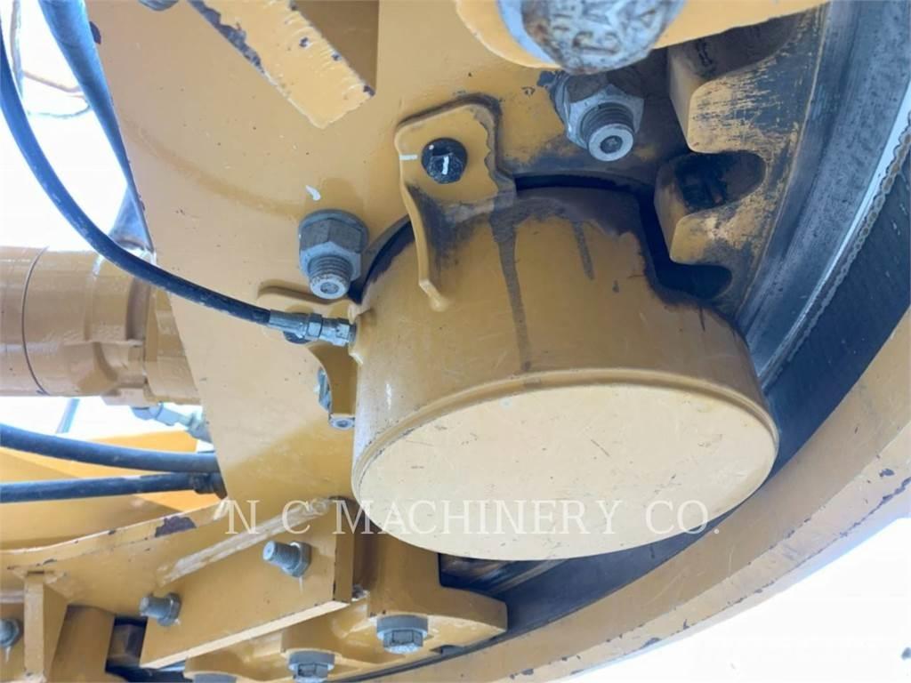 CAT 150-15AWD Грейдери