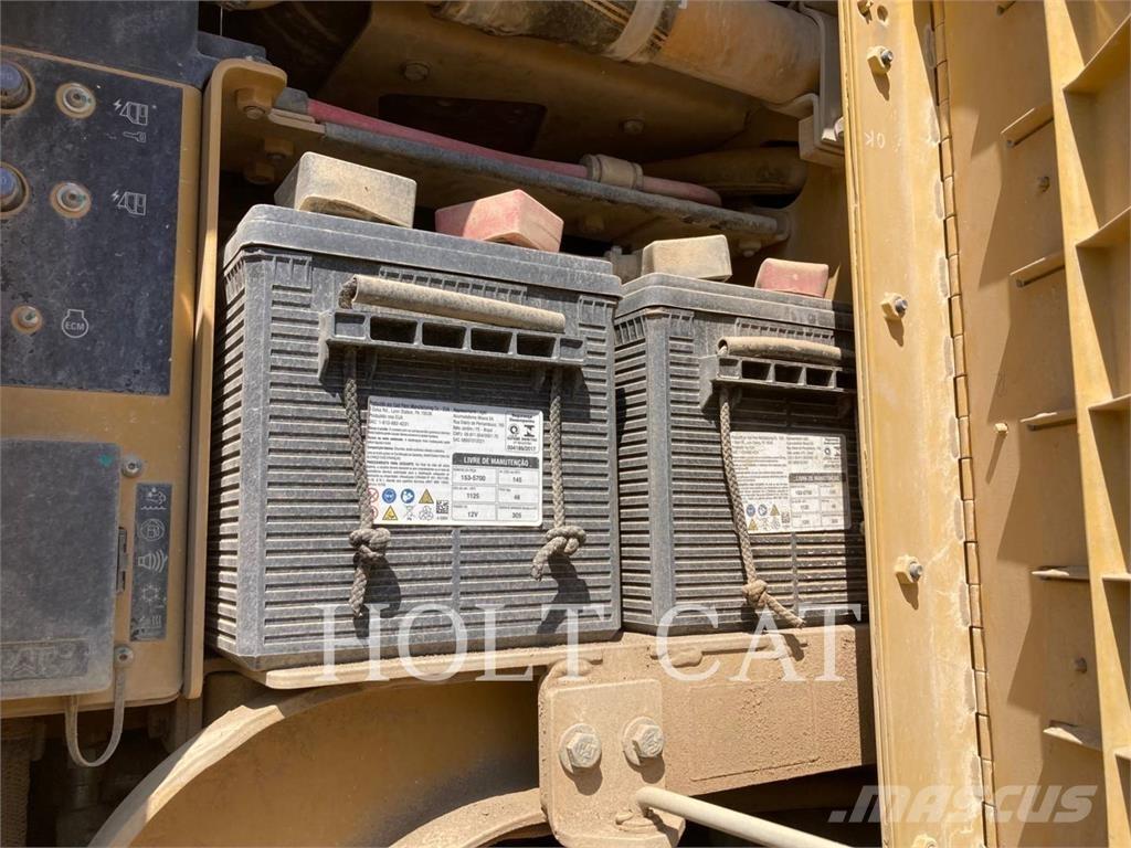 CAT 150-15AWD Грейдери