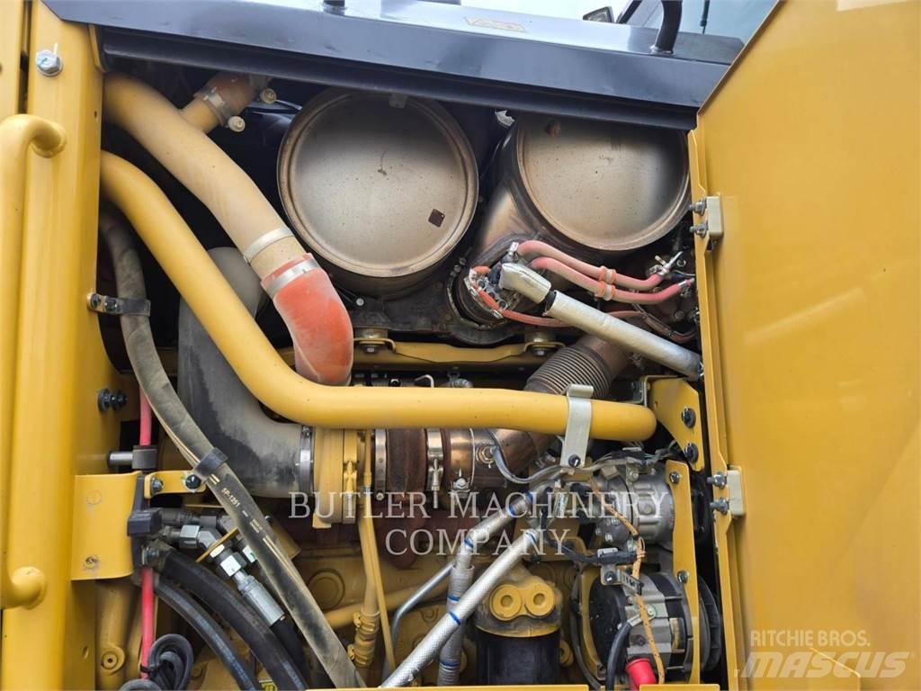 CAT 150 AWD Грейдери