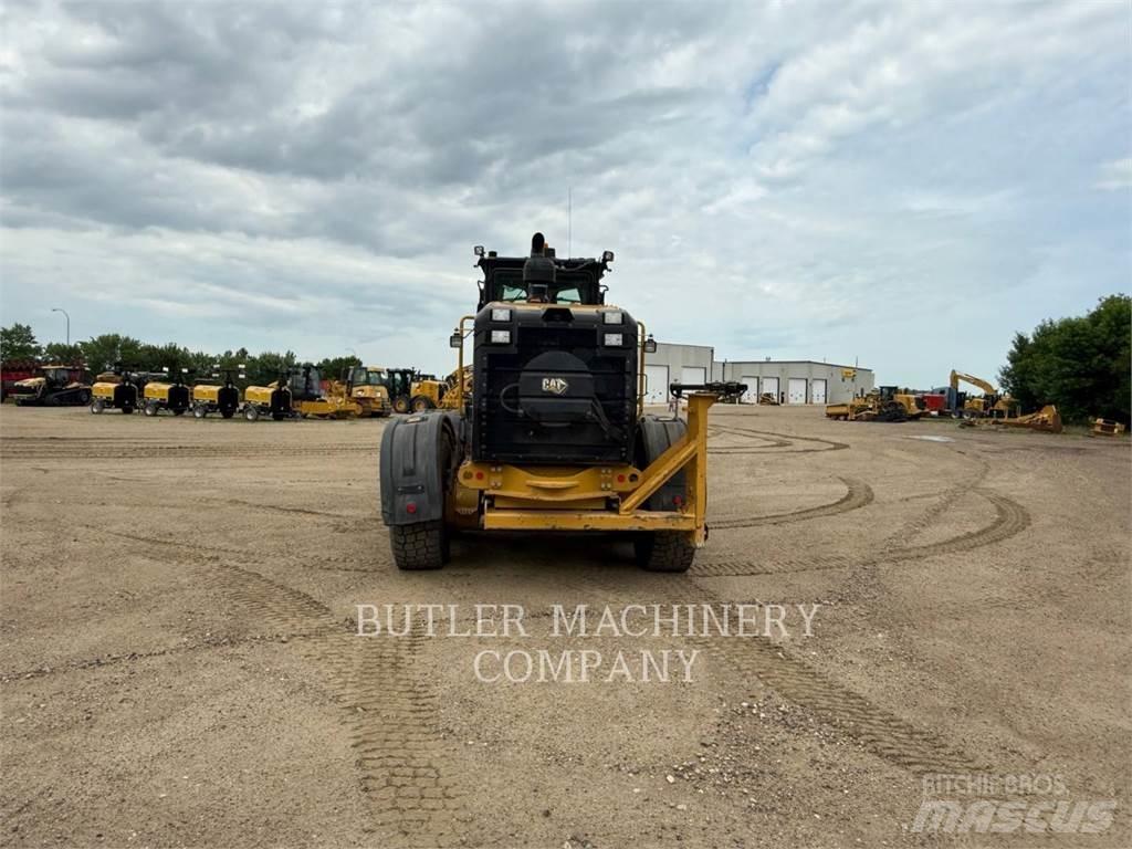 CAT 150 AWD Грейдери