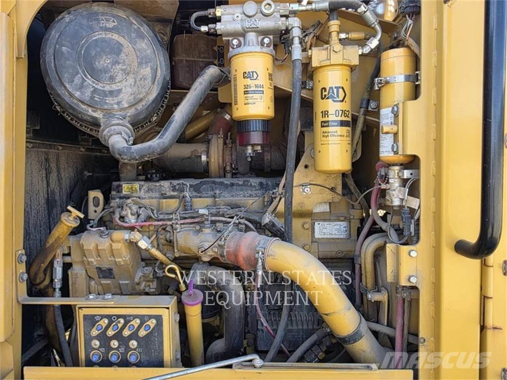CAT 160M AWD Грейдери