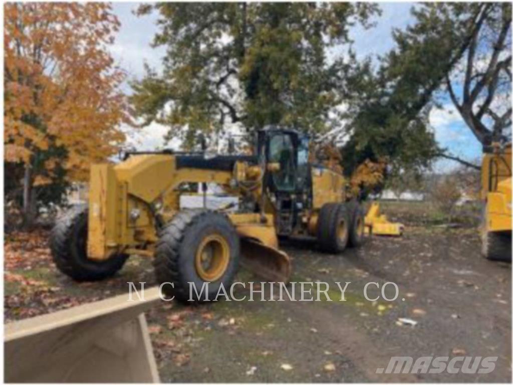 CAT 16M Грейдери