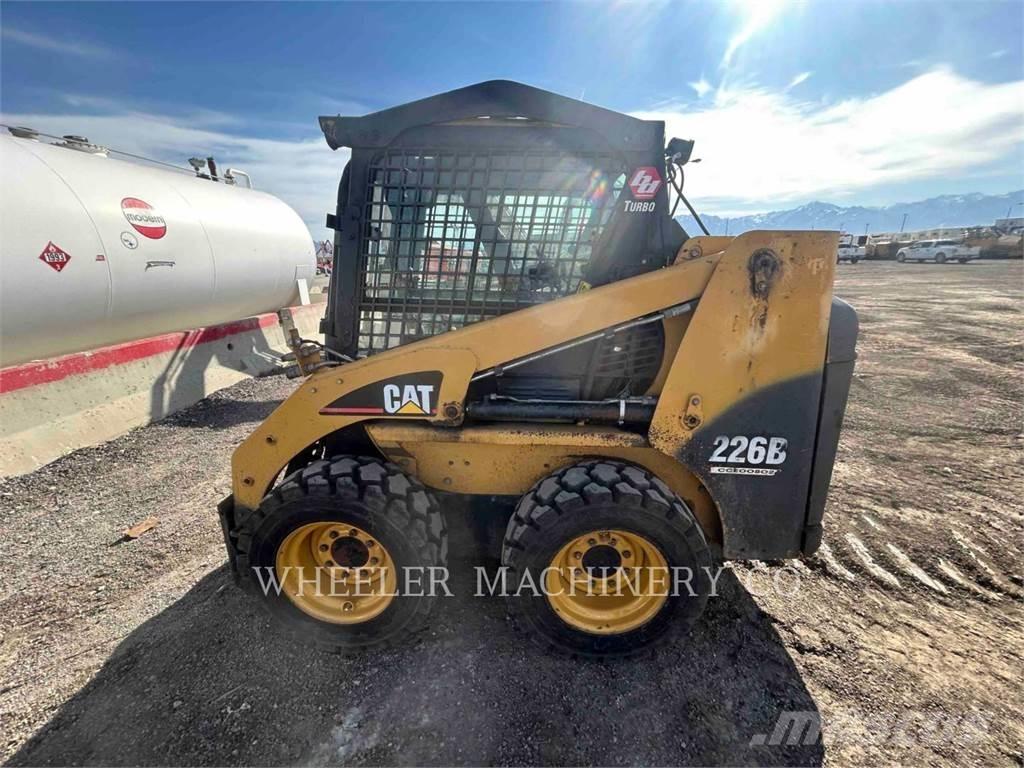 CAT 226B MA11 Міні-навантажувачі