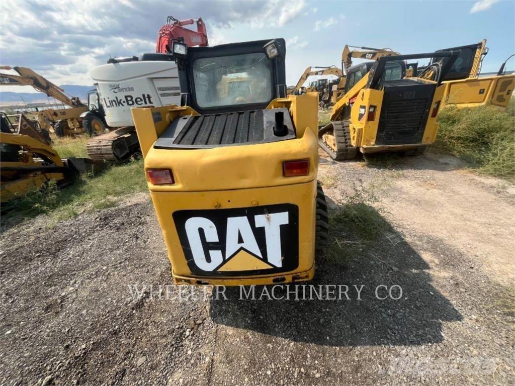 CAT 226B3 C3 Міні-навантажувачі