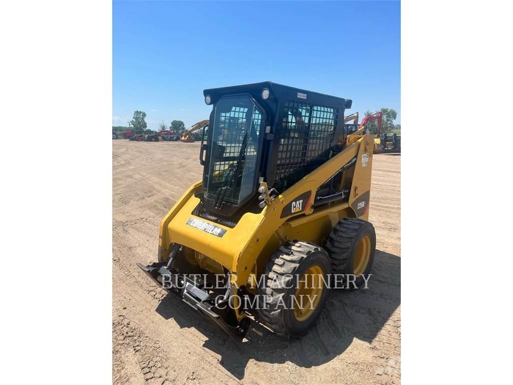 CAT 226B3 C3S2 Міні-навантажувачі