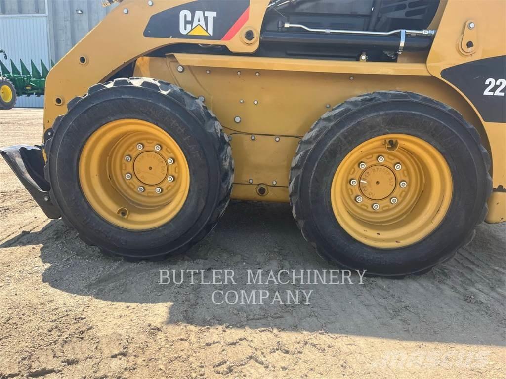 CAT 226B3 C3S2 Міні-навантажувачі