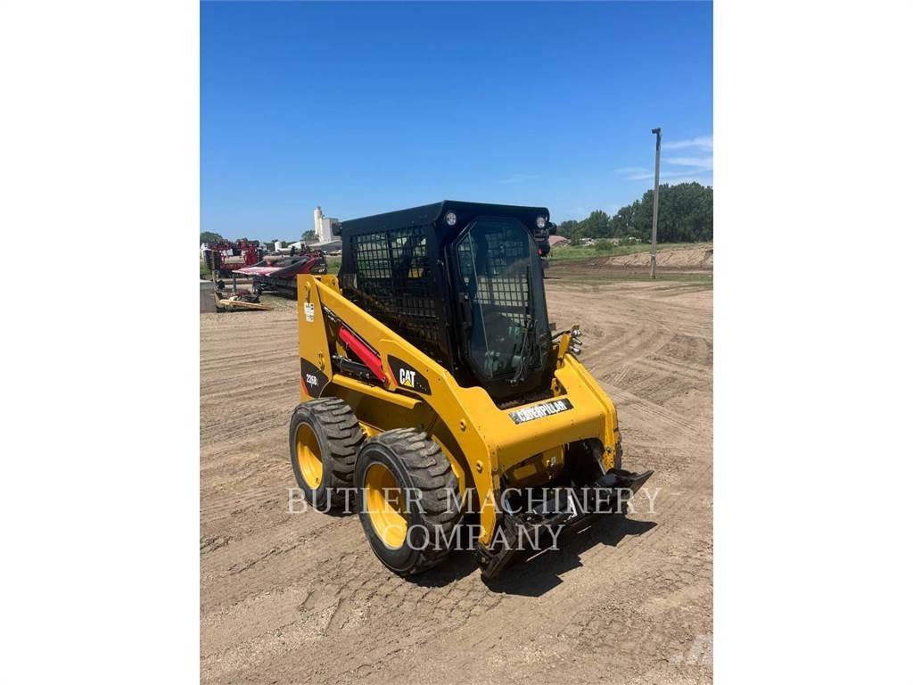 CAT 226B3 C3S2 Міні-навантажувачі