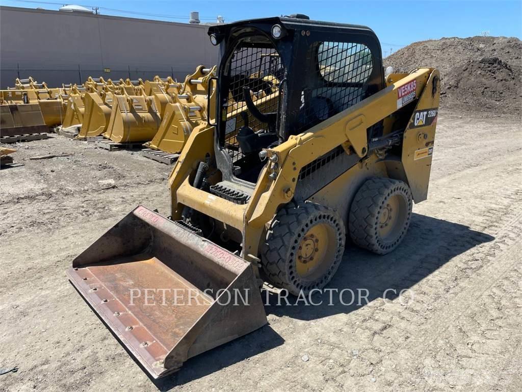 CAT 226D Міні-навантажувачі