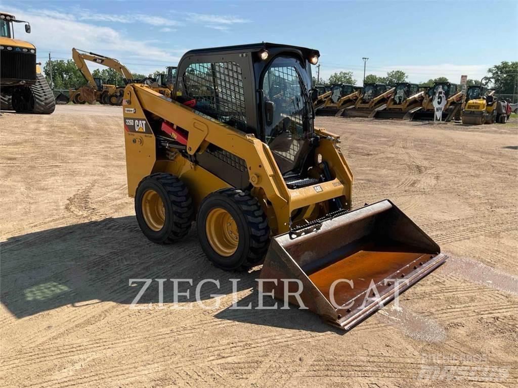 CAT 226D Міні-навантажувачі