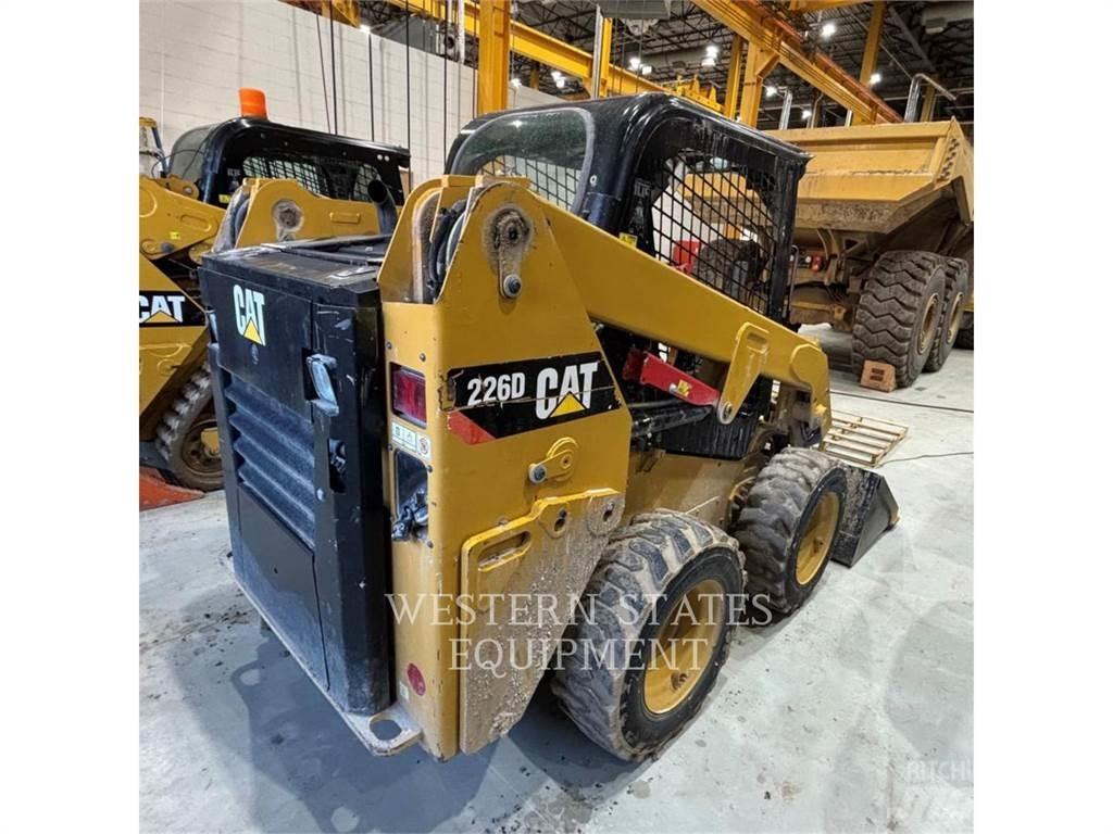 CAT 226D Міні-навантажувачі