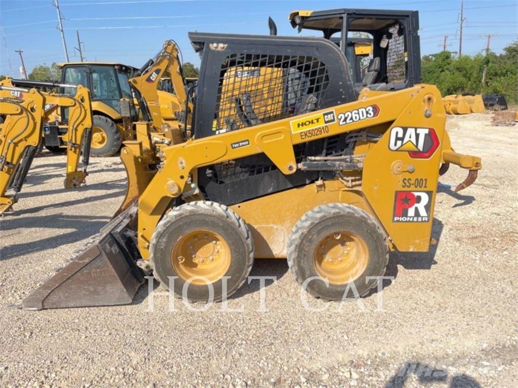 CAT 226D Міні-навантажувачі
