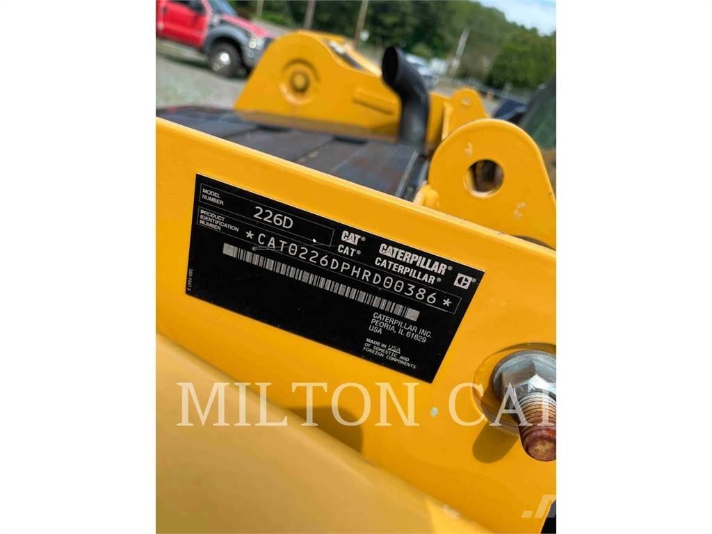 CAT 226D Міні-навантажувачі