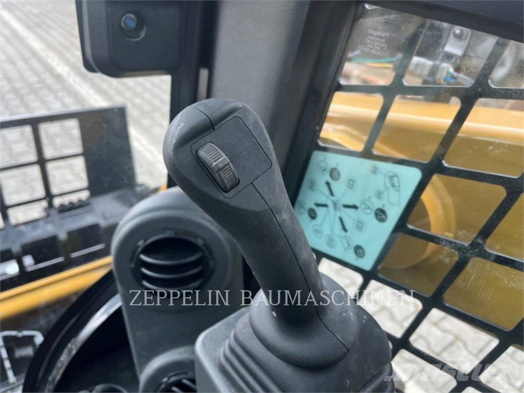 CAT 226D Міні-навантажувачі