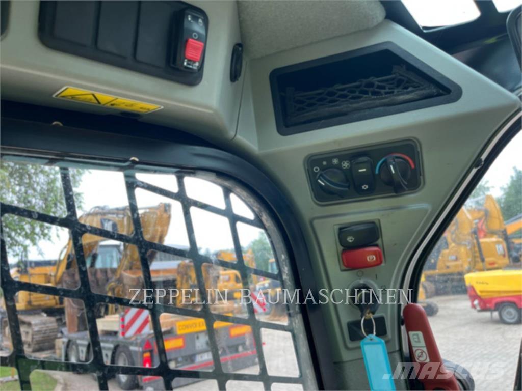 CAT 226D Міні-навантажувачі