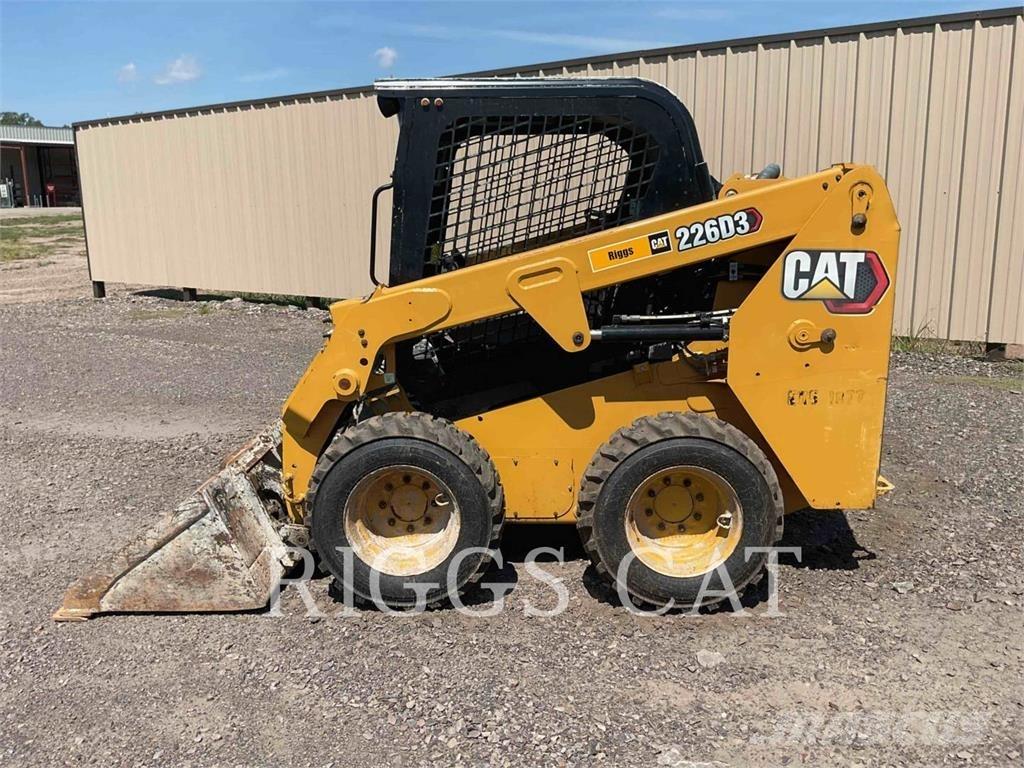 CAT 226D Міні-навантажувачі