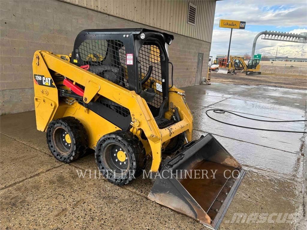 CAT 226D C1-H2 Міні-навантажувачі