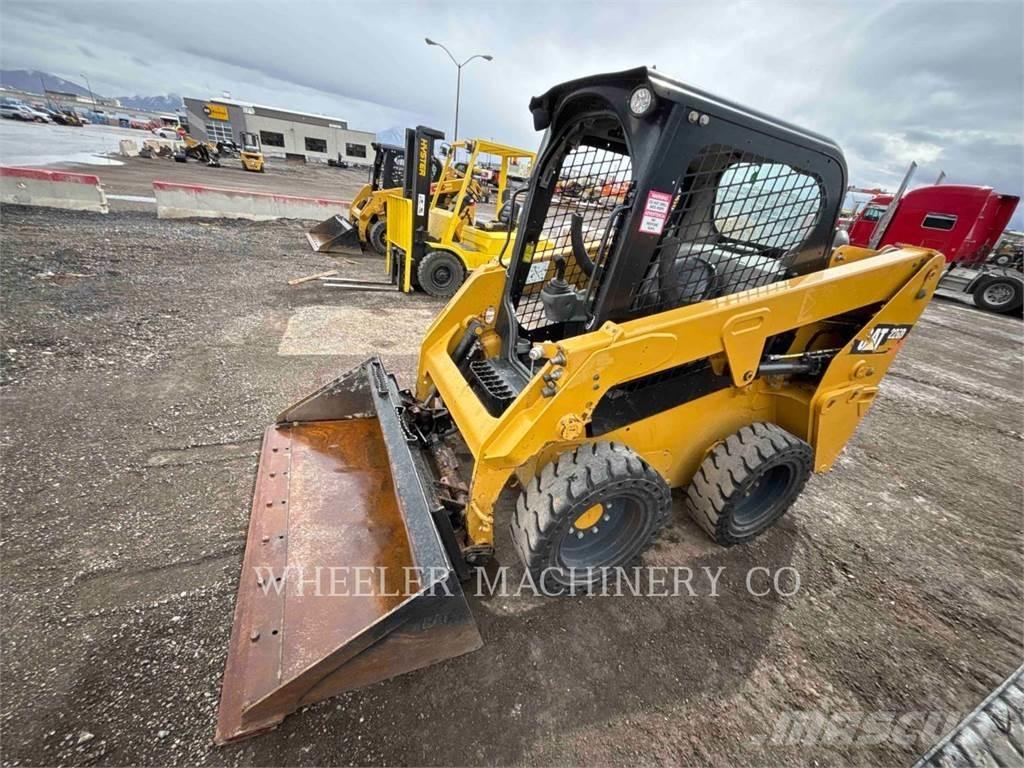 CAT 226D C1-H2 Міні-навантажувачі