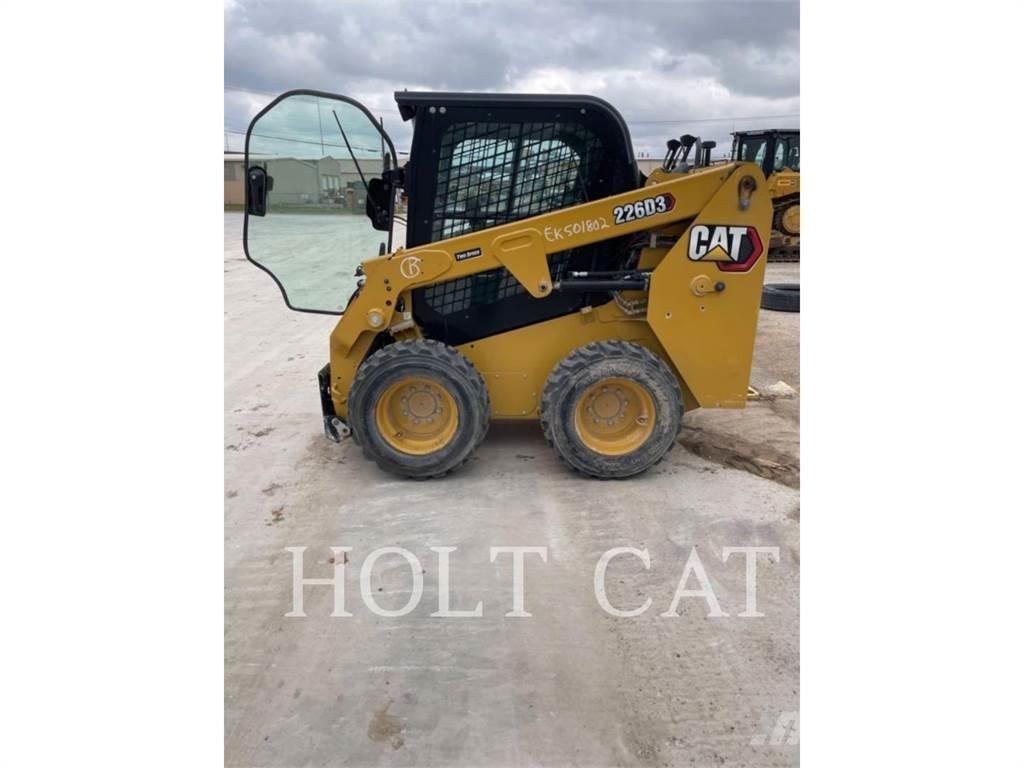 CAT 226D CAB Міні-навантажувачі