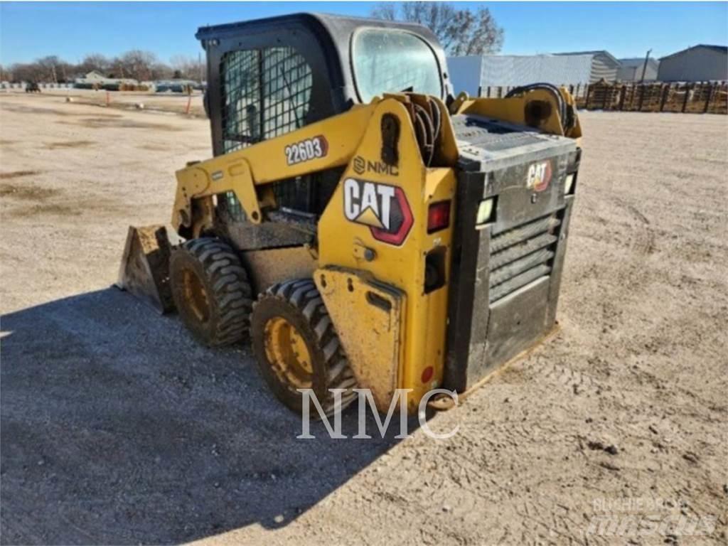 CAT 226D3 Міні-навантажувачі