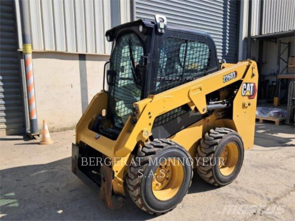 CAT 226D3 Міні-навантажувачі