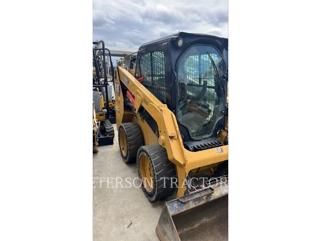 CAT 226D3 Міні-навантажувачі