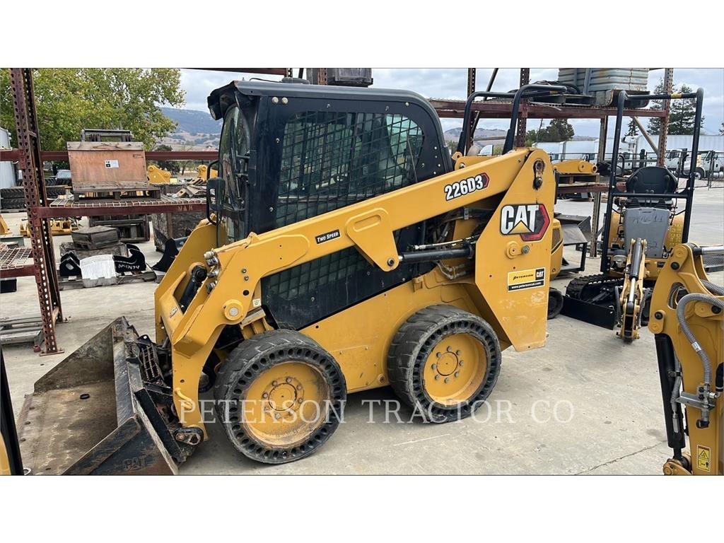 CAT 226D3 Міні-навантажувачі