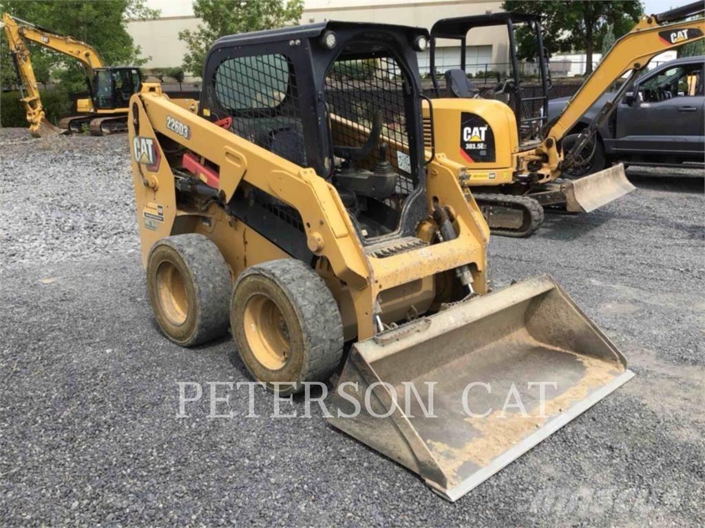 CAT 226D3 Міні-навантажувачі