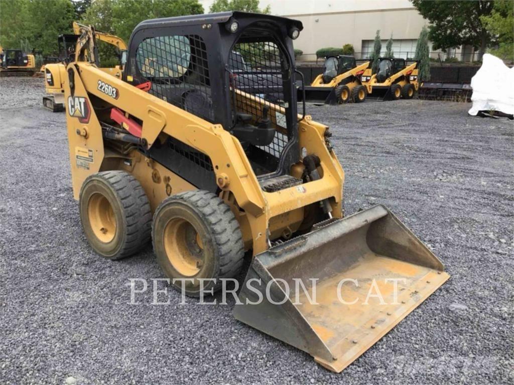 CAT 226D3 Міні-навантажувачі