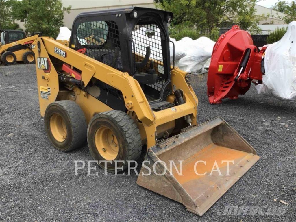 CAT 226D3 Міні-навантажувачі