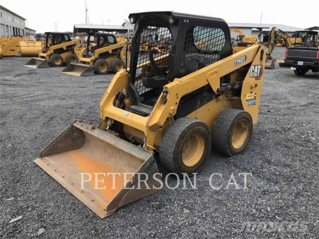 CAT 226D3 Міні-навантажувачі